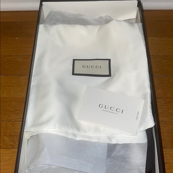 Gucci Logo Embossed Slip On Shoe - Picture 8 of 9